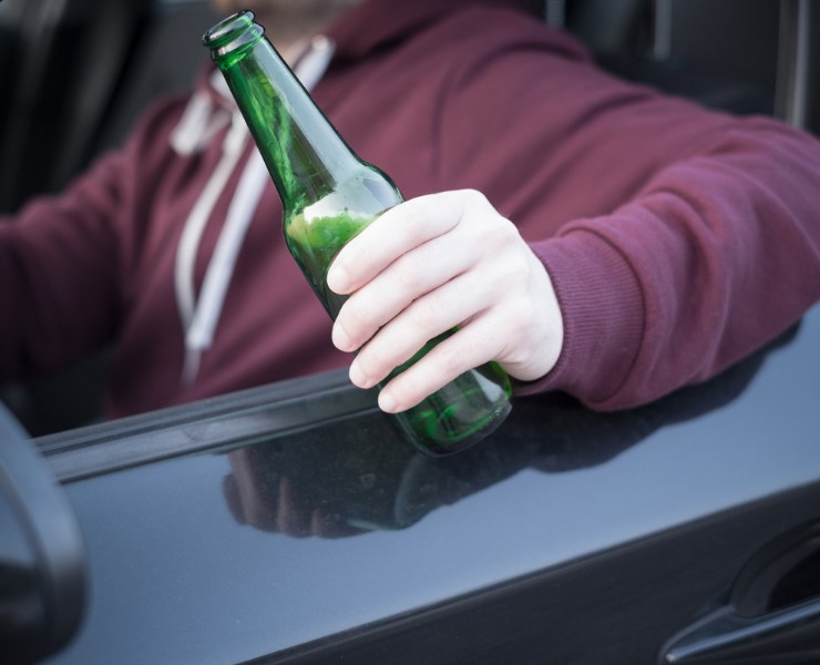 Quando si beve bisogna evitare assolutamente di mettersi al volante - Fonte Depositphotos - autoruote4x4.com