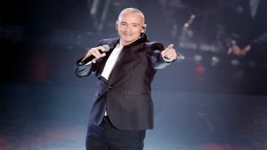 Il cantante Eros Ramazzotti sul palco - fonte depositphotos.com - autoruote4x4.com