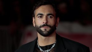 Il cantante Marco Mengoni - fonte depositphotos.com - autoruote4x4.com