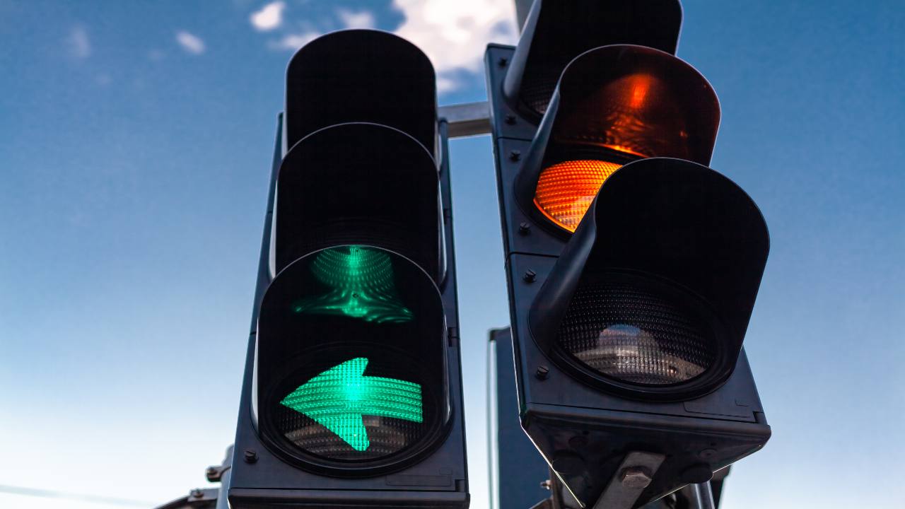 Nuove regole ai semafori - fonte Corporate+ - autoruote4x4.com