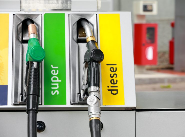 Come trovare i prezzi migliori della benzina - fonte stock.adobe - autoruote4x4.com