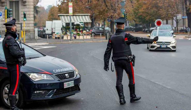 Posto di blocco e sicurezza stradale - fonte_tuttosuimotori.it - autoruote4x4.com