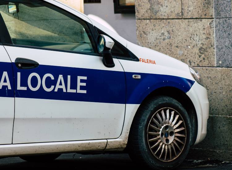 Una pattuglia della polizia locale italiana - fonte Corporate+ - autoruote4x4.com