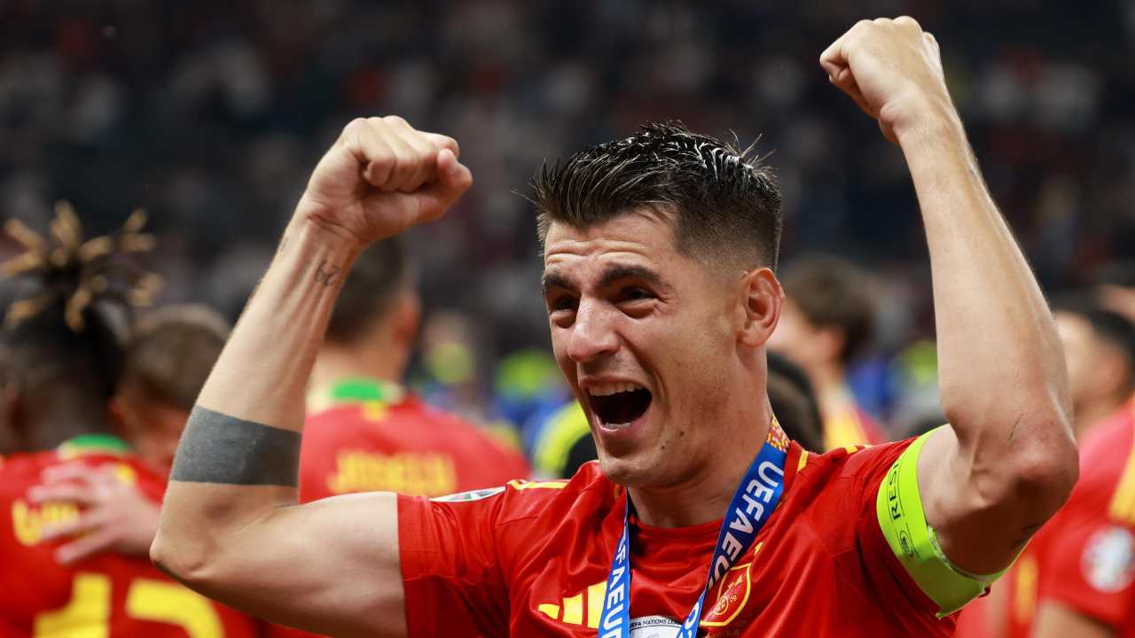 Alvaro Morata festeggia la vittoria degli Europei - fonte Ansa Foto - autoruote4x4.com