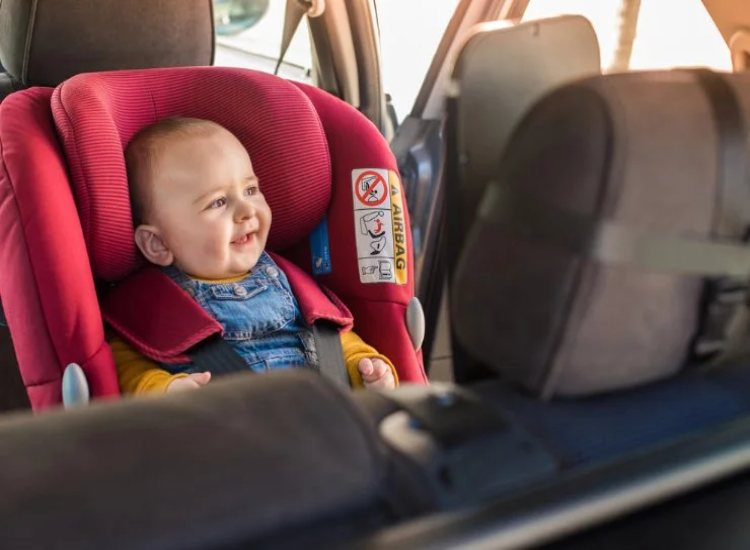 Come portare i bambini in auto - fonte depositphotos.com - autoruote4x4.com