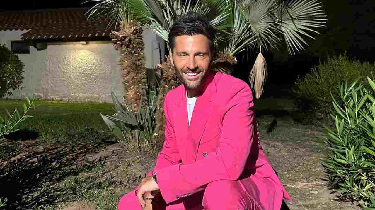 Filippo Bisciglia sul set di Temptation Island - fonte Instagram - autoruote4x4.com