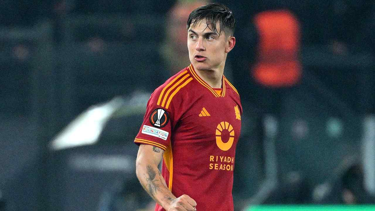 Paulo Dybala con la maglia della Roma - fonte Ansa Foto - autoruote4x4.com