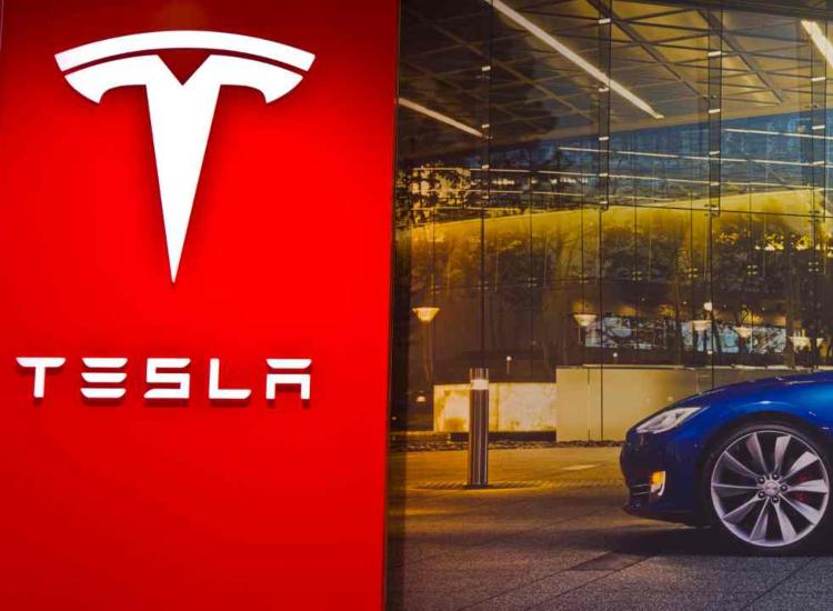 Tesla annulla il trucco del panno bagnato - fonte depositphotos.com - autoruote4x4.com