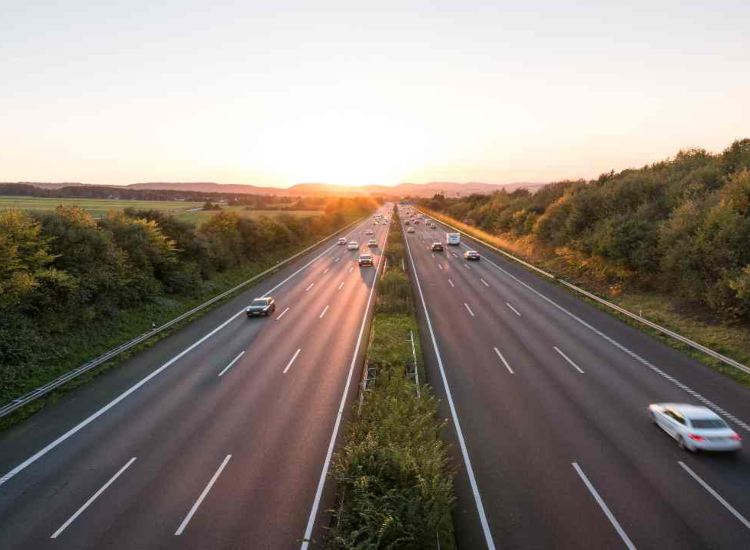 Un tratto dell'autostrada in Germania - fonte Corporate+ - autoruote4x4.com