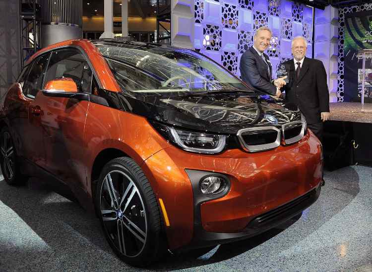 Una BMW i3 in esposizione - fonte Ansa Foto - autoruote4x4.com