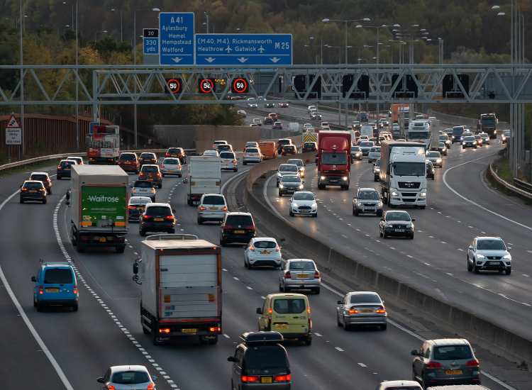 Zipper merge e traffico in autostrada - fonte depositphotos.com - autoruote4x4.com