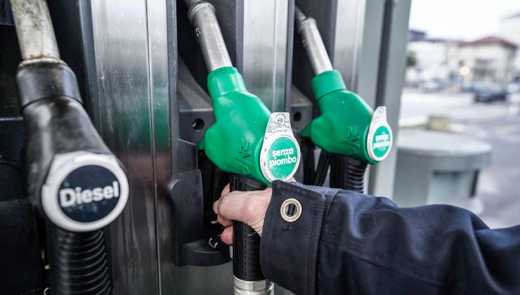 Benzina gratis per errore gestori pompa 