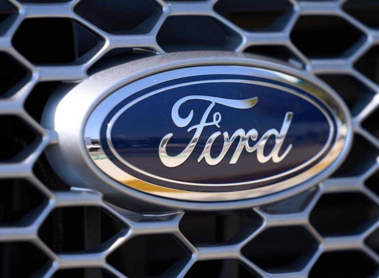 Il logo di un'auto Ford - fonte Ansa Foto - autoruote4x4.com